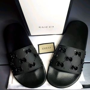 GG Black woman Slides